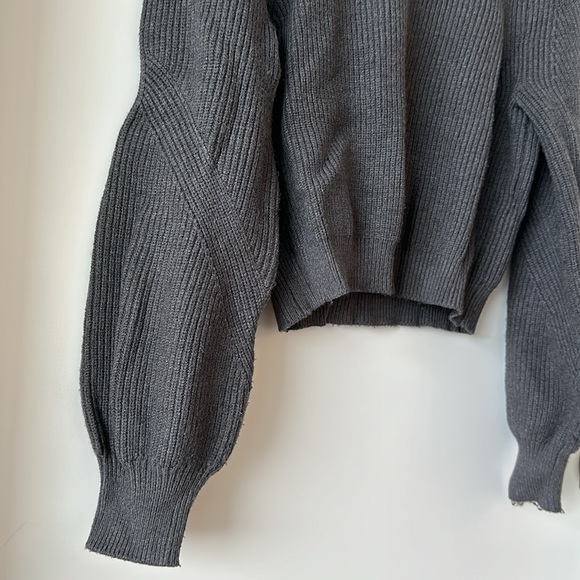Zara Grey Ribbed Knit Sweater - Size M - Picture 2 of 4